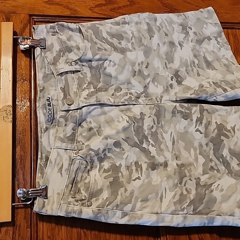 Code Bleu shorts - Picture 2 of 6
